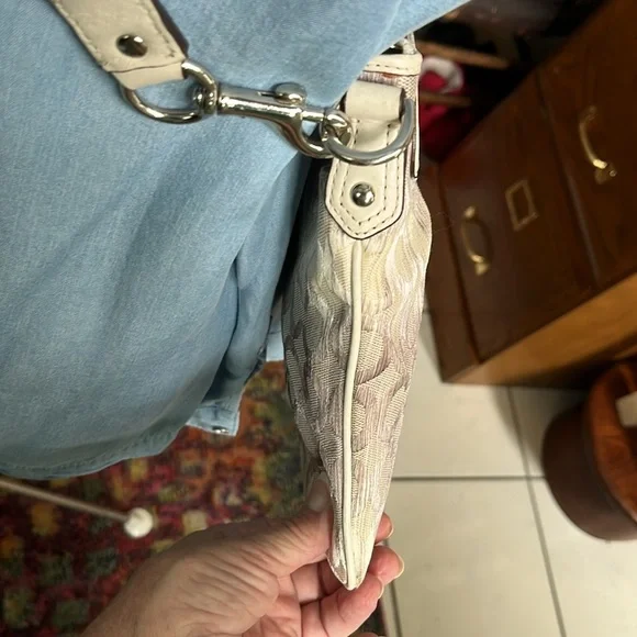 Coach   Rare Crossbody bag  Horse & carriage logo  cream/silvery gray leather tr - Picture 5 of 13